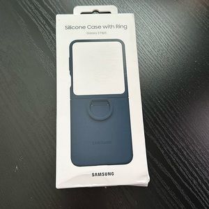 Galaxy Z Flip4 Silicone Cover with Ring, navy blue